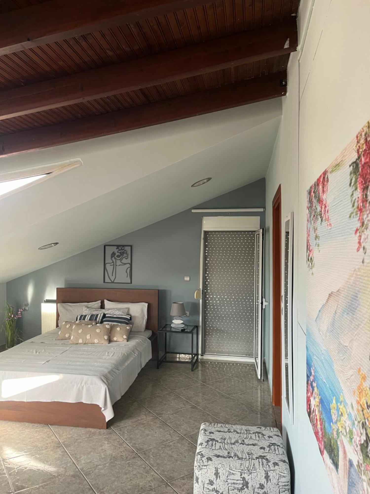 Attic Family Apartment Paralia Dionisiou Exterior foto